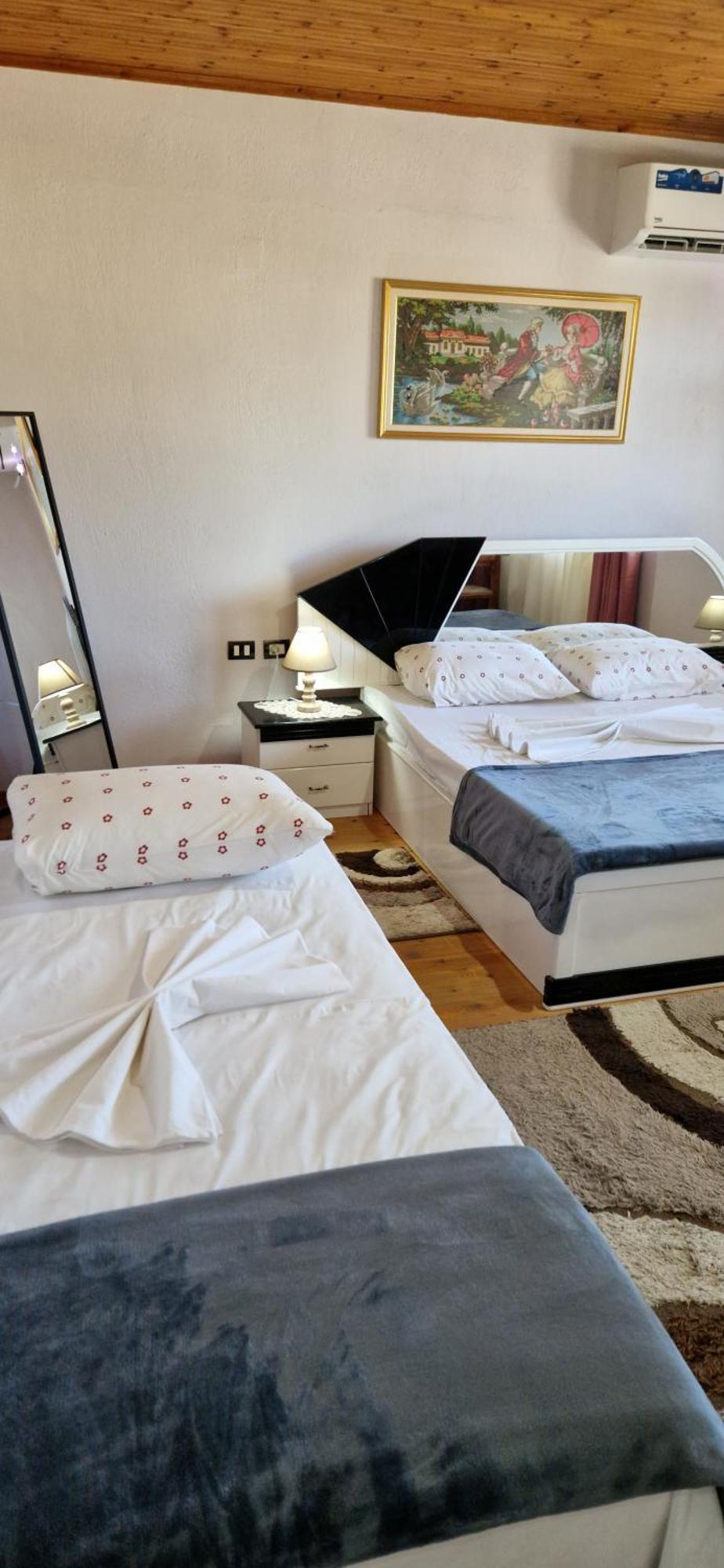 Shena Guest House Гірокастра Екстер'єр фото