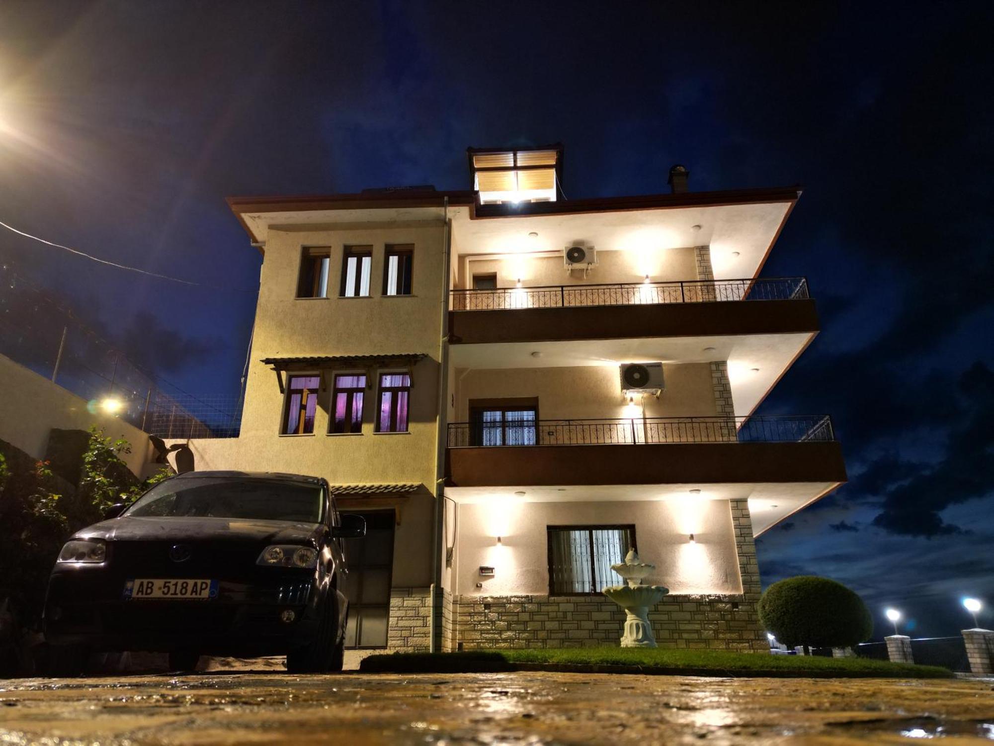 Shena Guest House Гірокастра Екстер'єр фото