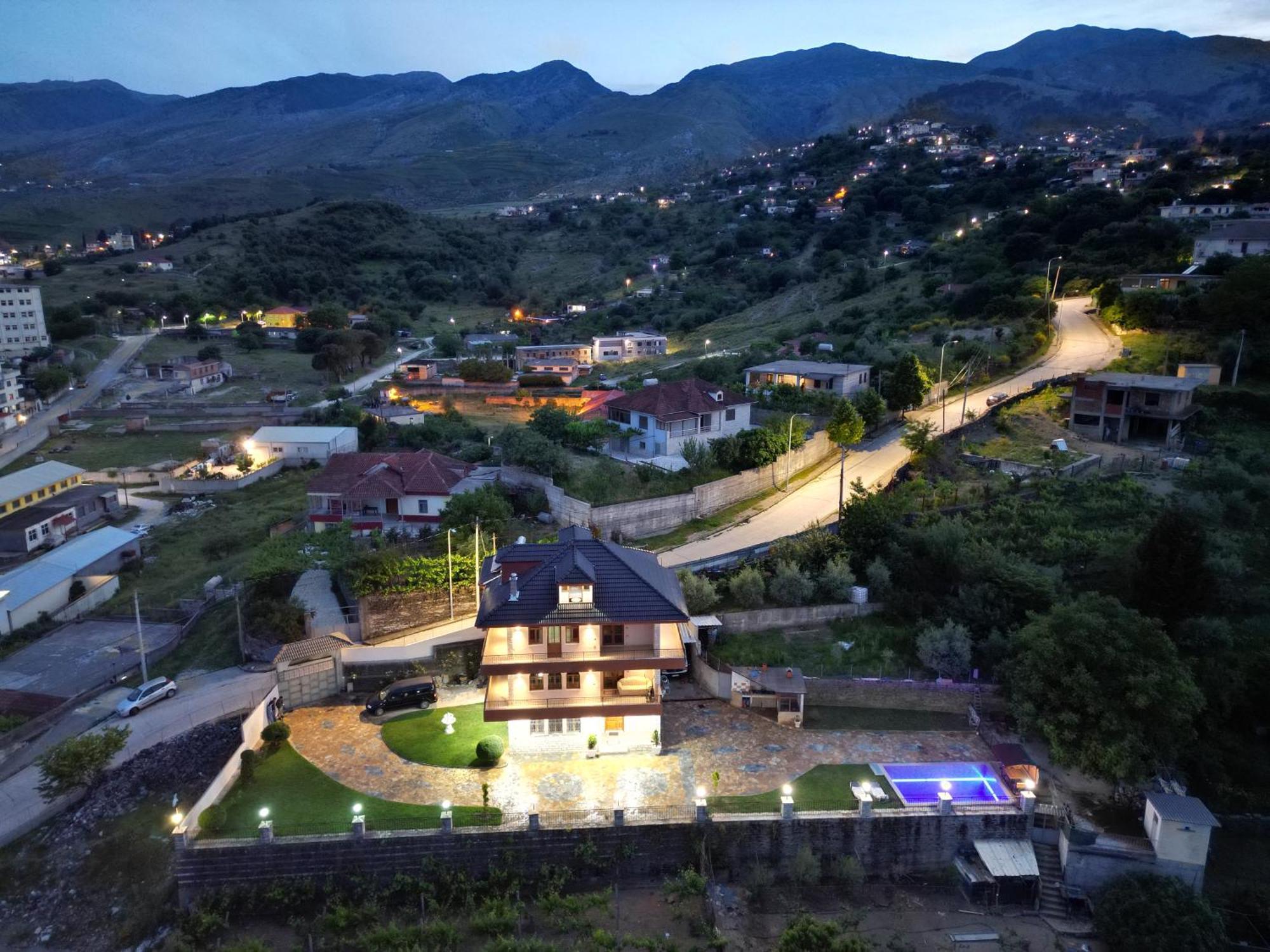 Shena Guest House Гірокастра Екстер'єр фото