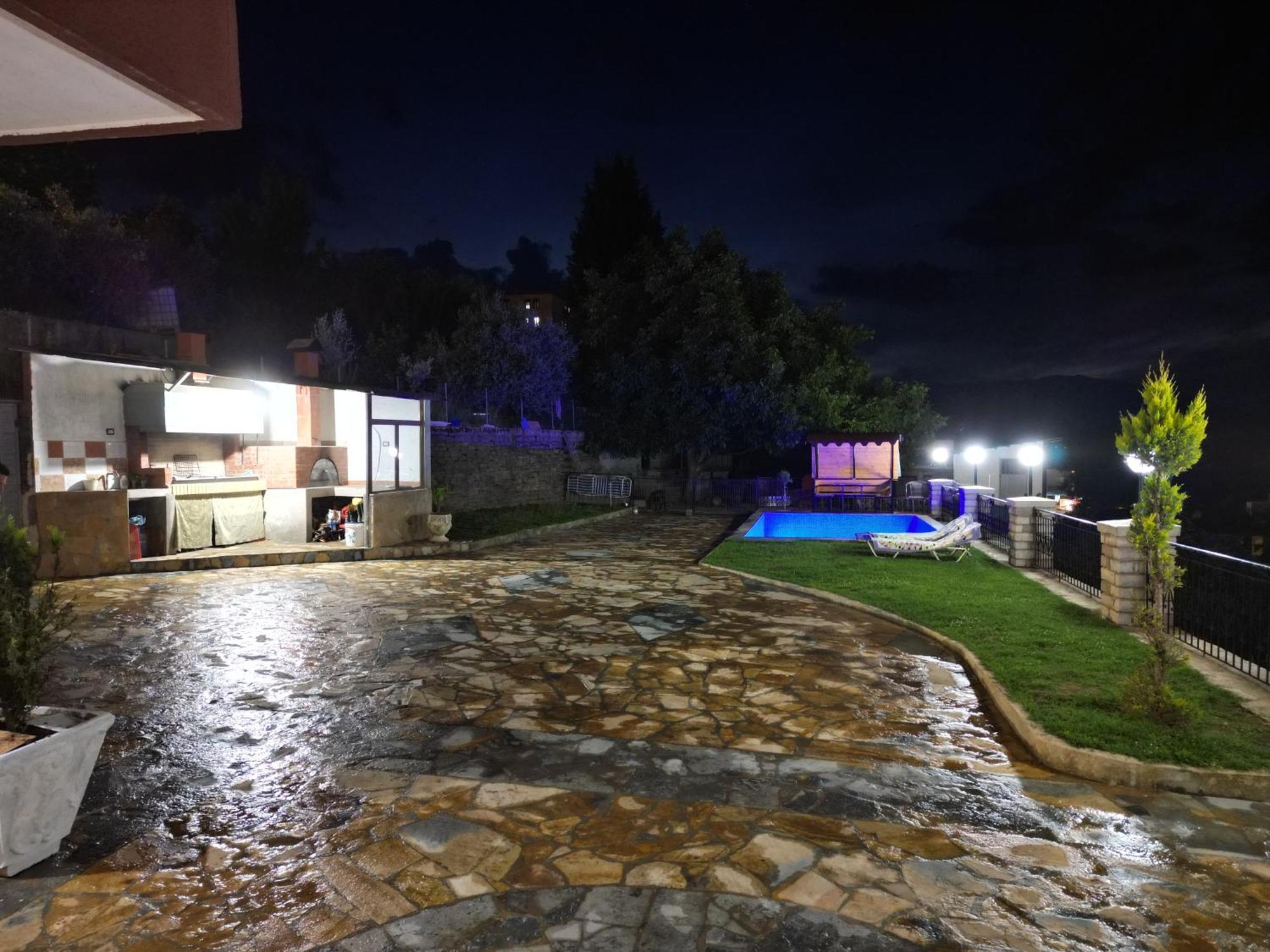 Shena Guest House Гірокастра Екстер'єр фото