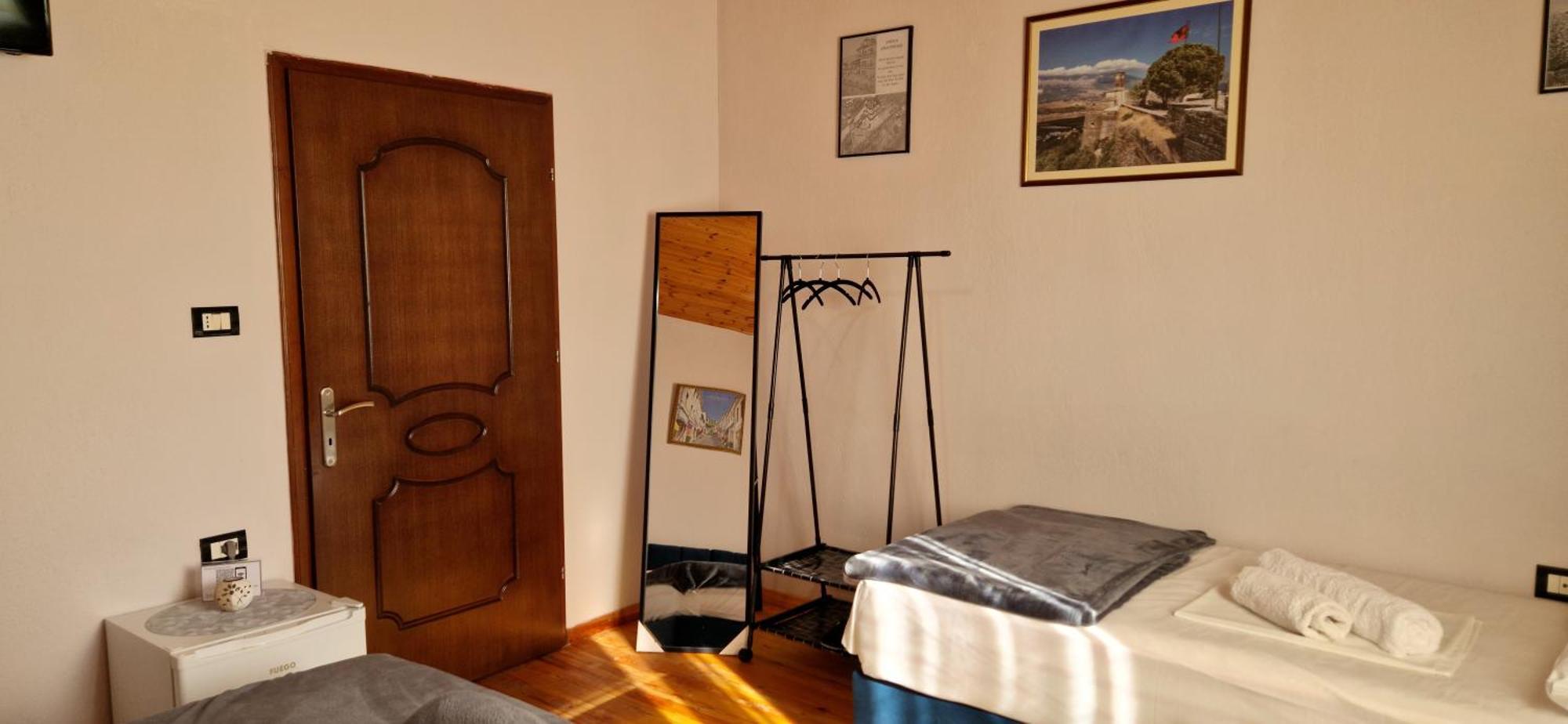 Shena Guest House Гірокастра Екстер'єр фото